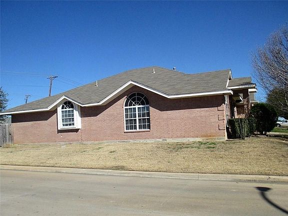 2nd image of 3801 Berrybush Ln