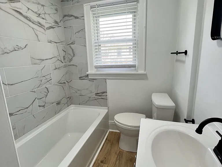 725 Hudson Ave — Photo 6