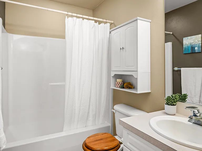 1405 Edwards St — Photo 16