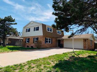 2107 E Carousel Dr, Dodge City, KS 67801