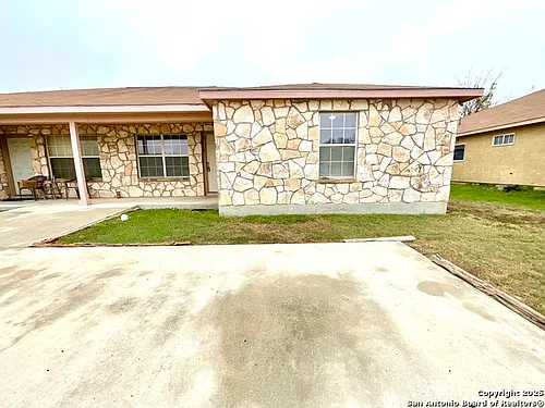 7560 Oak Chase Photo 1