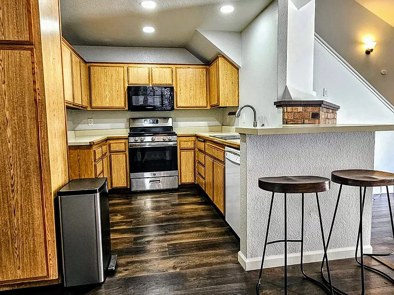 976 W Arrow Hwy #A — Photo 7