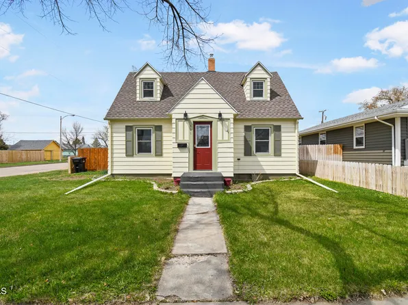 801 8th Ave W, Williston, ND 58801