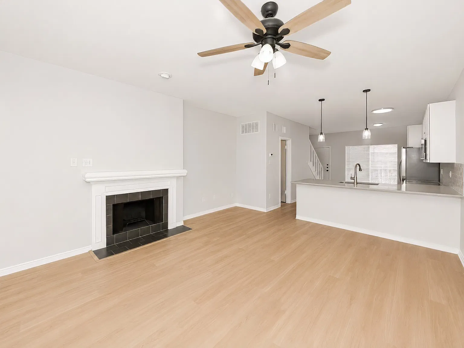 2 bed, 2.5 bath, 1134 sqft, $1,850 — Photo 2