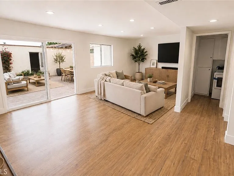 6641 Wilbur Ave — Photo 3