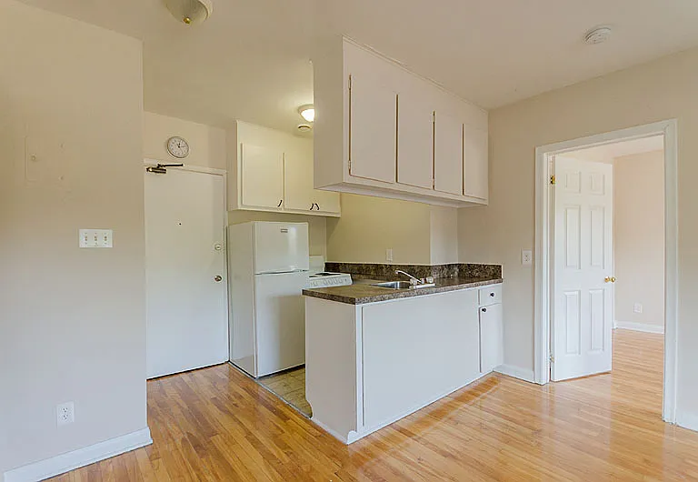 227 Notre Dame Ave — Photo 9