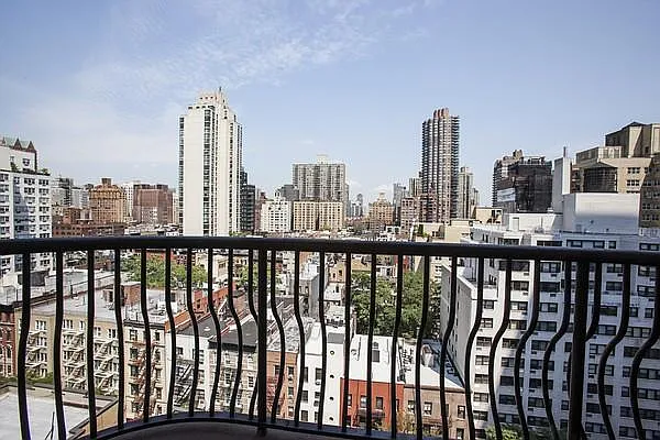 Rented by Akam Sales and Brokerage | media 5