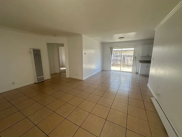 332-348 Bartlett Ave — Photo 5
