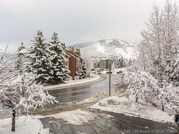 5th image of 1585 Empire Ave #210