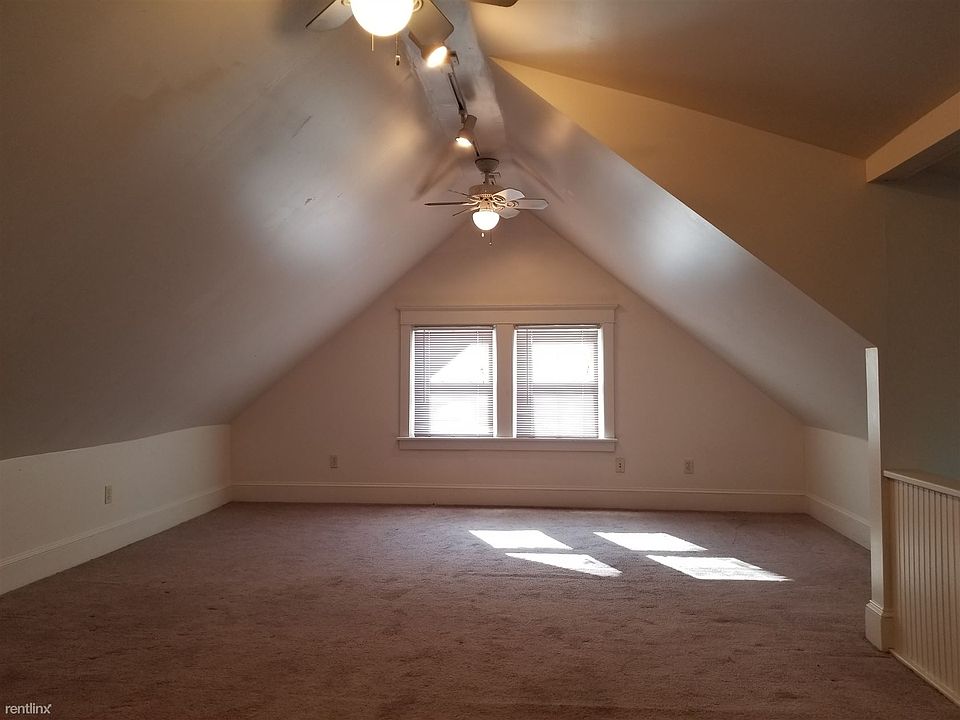 Main Living Area approx 18' x 18' with 10" Center ceiling po