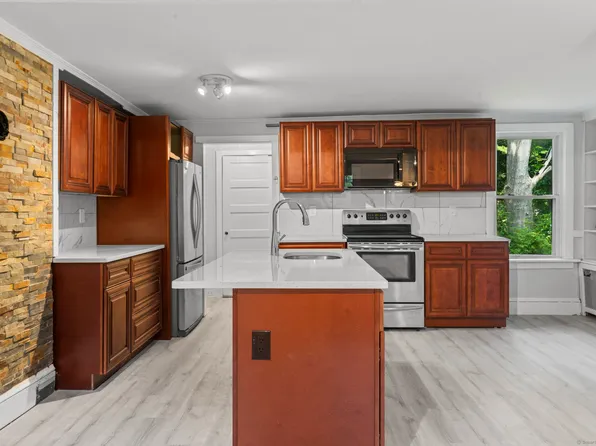 60 Wintonbury Avenue, Bloomfield, CT 06002