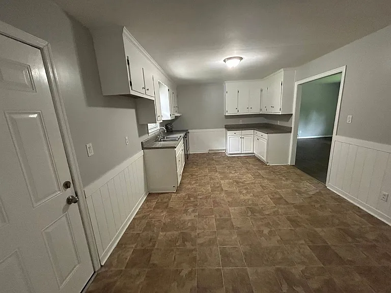 9050 Northwood Dr — Photo 6