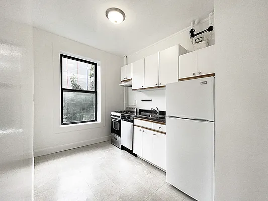 Rented by Buchbinder & Warren | media 31