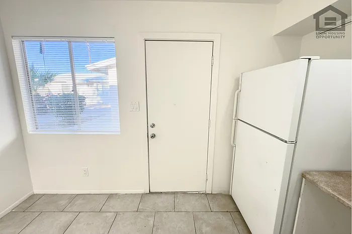 308 E Vogel Ave #4 — Photo 11