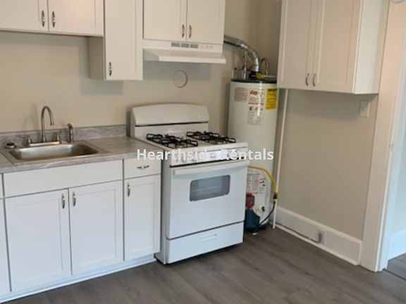 3rd image of 516B Roosevelt Ave