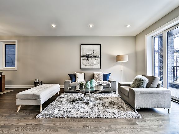 3rd image of 815 N Paulina St #1N