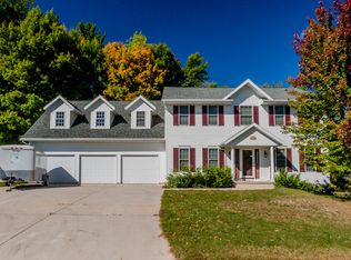 1807 Charles Ct, Luxemburg, WI 54217