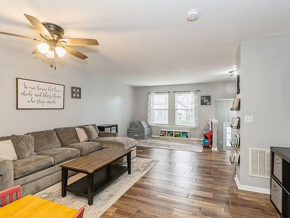 4th image of 424 Holiday Ln #39-4