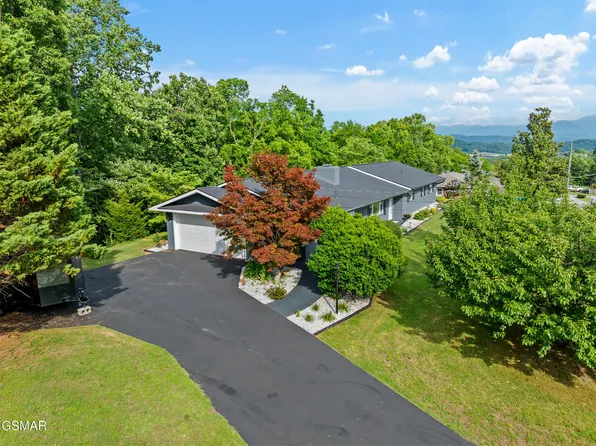 1103 Mayors Dr, Sevierville, TN 37862