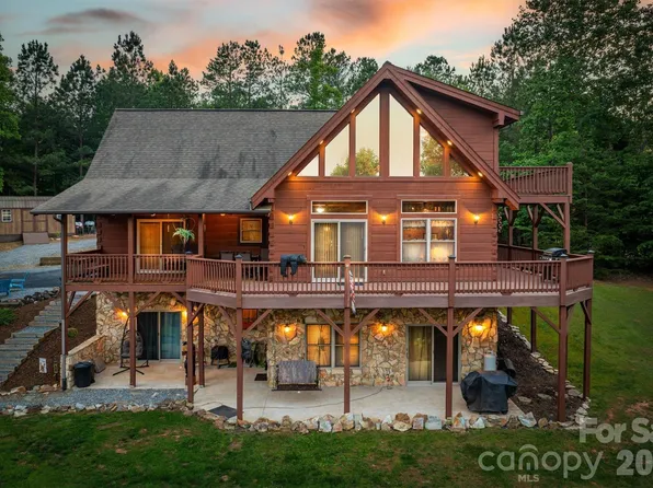 16 Saratoga Dr, Nebo, NC 28761