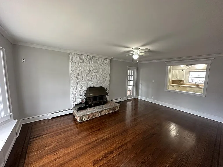 1114 Old Freehold Rd — Photo 4