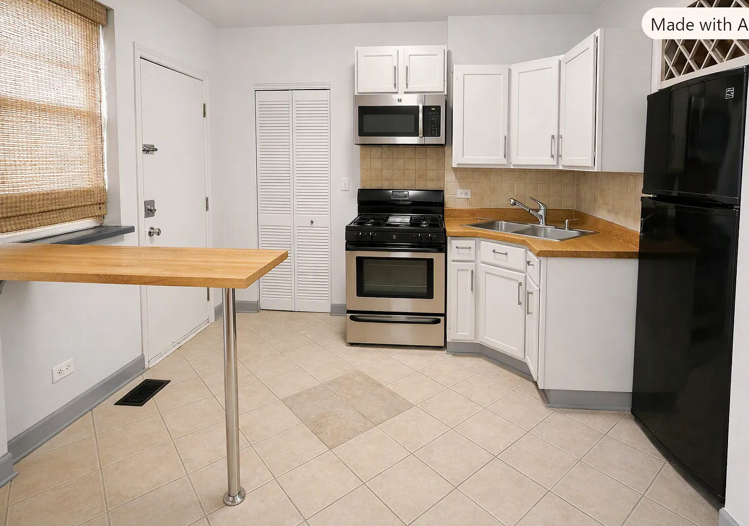 Bright & Spacious First-Floor 2-Bedroom Residence Near Logan Square — Photo 1