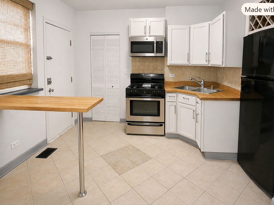 1st image of 2107 N Pulaski Rd APT 1N