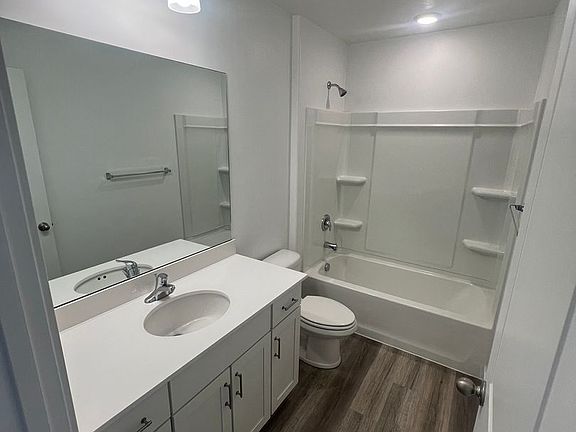 5th image of 3718 W 930 N Room 2