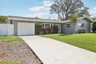 Chateau Dr-S2607-001.jpg