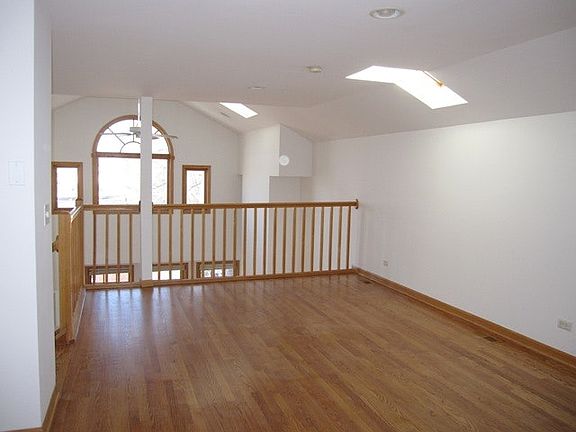 4th image of 3300 N Damen Ave #3