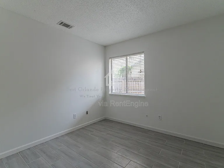 911 Robinhood Ct — Photo 15