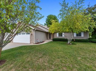 1523 Ravine Forest Dr, West Bend, WI 53090