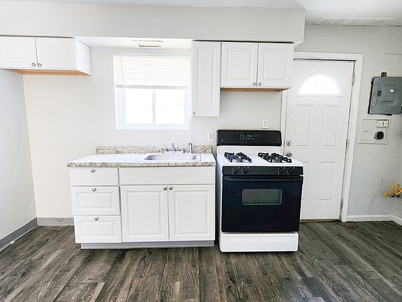 5th image of 5974 Glenway Dr #B