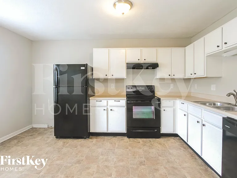 5204 Hodson Dr — Photo 6
