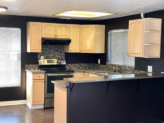 4th image of 2620 Gold St