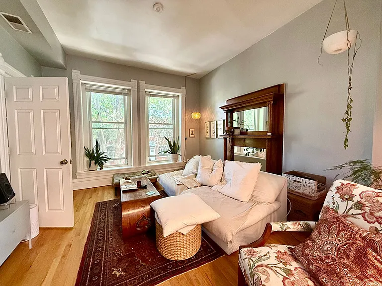 Amazing 2 Bedroom + Den. Separate Living/Dining Room. Large Deck. Lots of Natural Light. — Photo 6