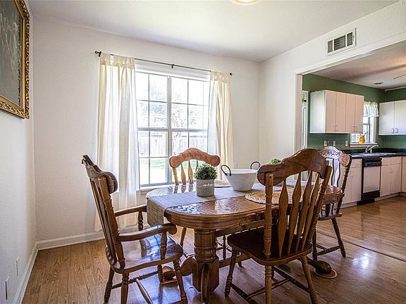 4th image of 11827 Dorchester Dr