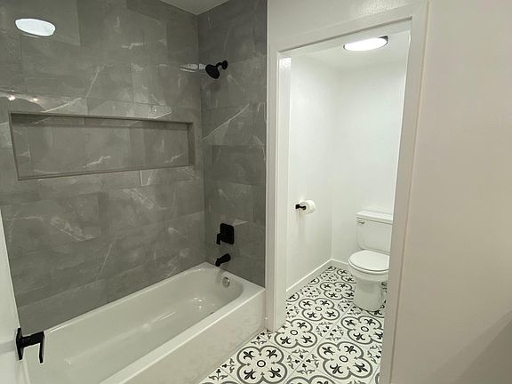 5th image of 167 S Oak Knoll Ave APT 16