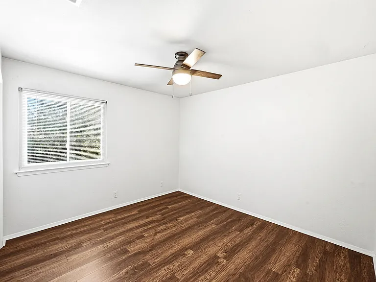10604 Lanshire Dr #B — Photo 14