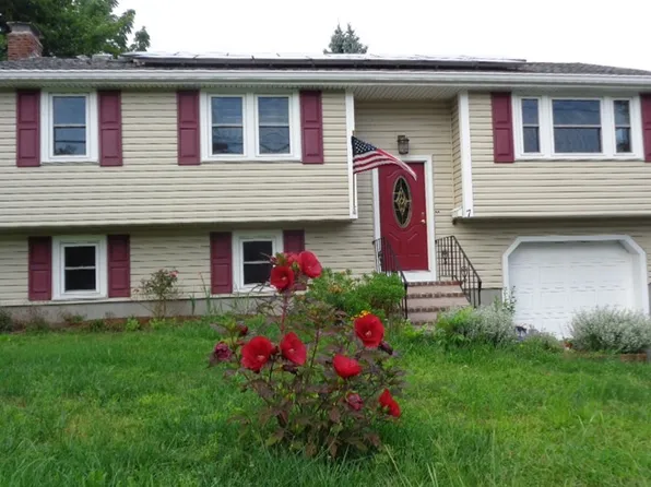 7 Toby Rd, Brockton, MA 02302