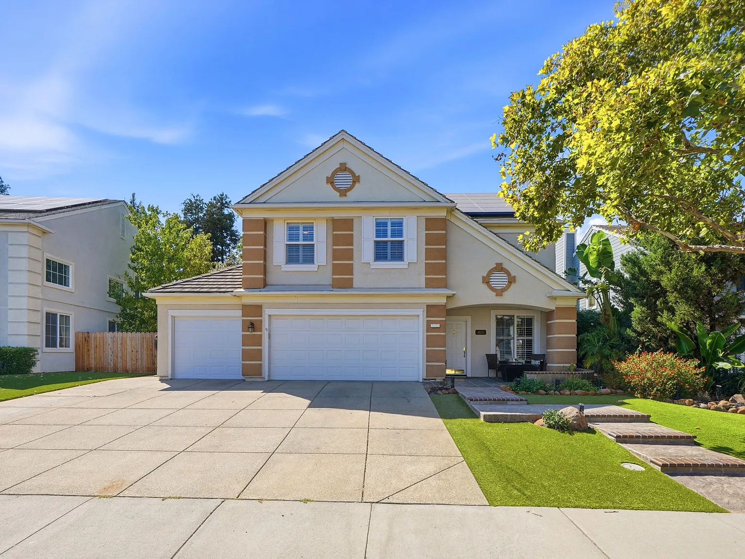 5 bed, 2.5 bath, 2250 sqft, $4,000 — Photo 1