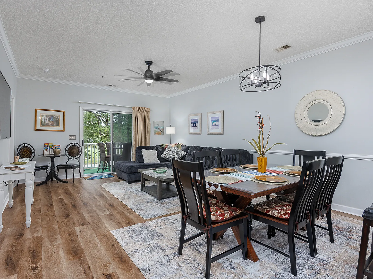 2 bed, 900 sqft, $1,700 — Photo 3