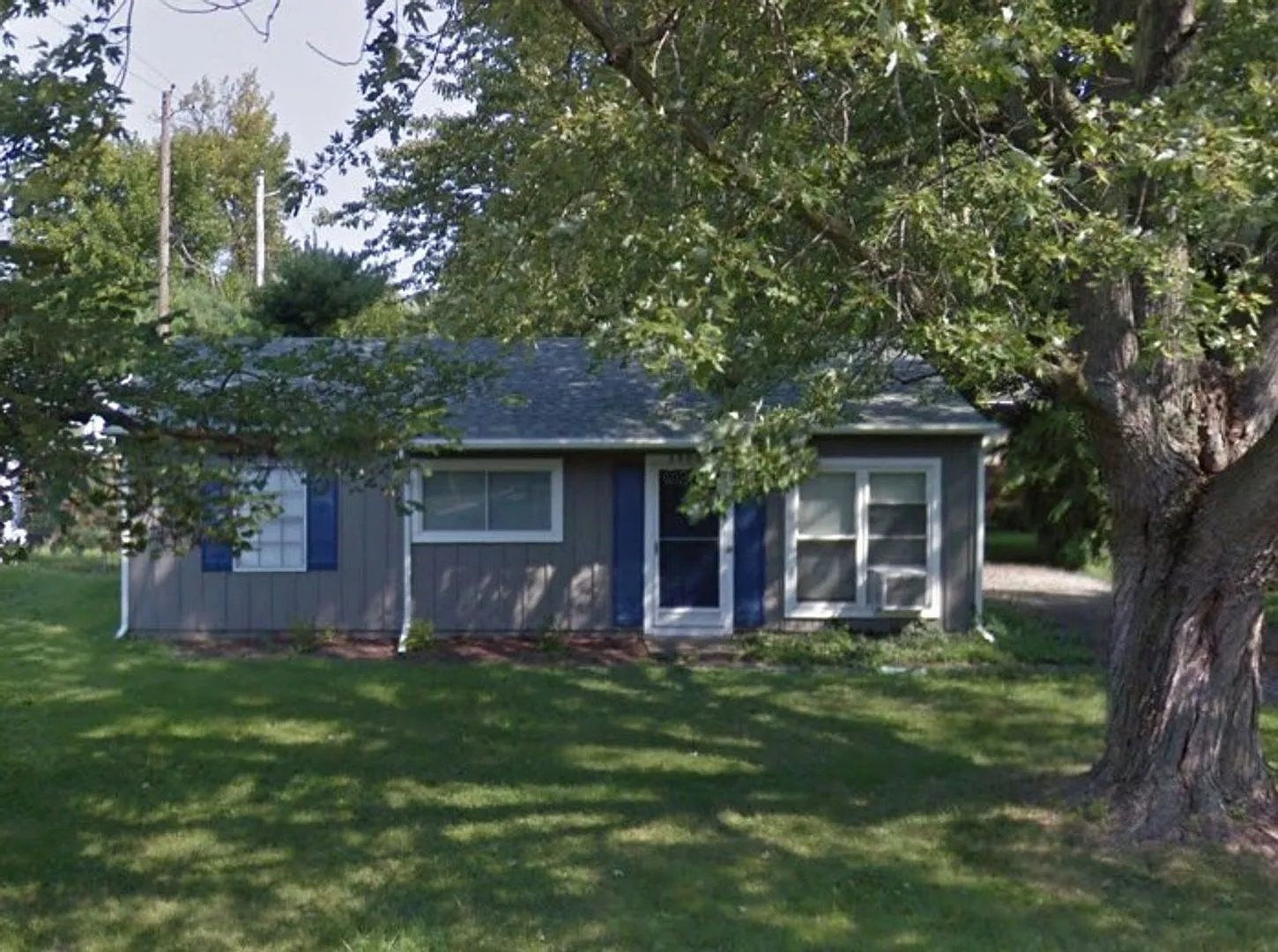 2902 Lawndale Dr photo 1