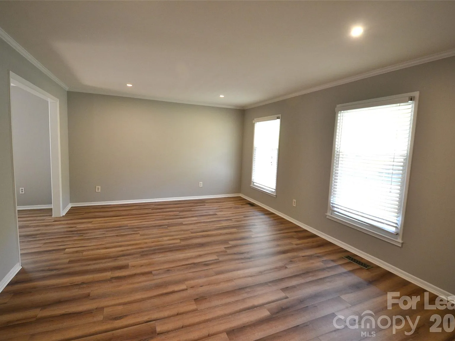 3 bed, 2.0 bath, 1695 sqft, $2,200 — Photo 3