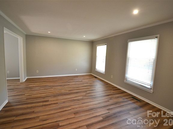2nd image of 1422 Thermal Rd