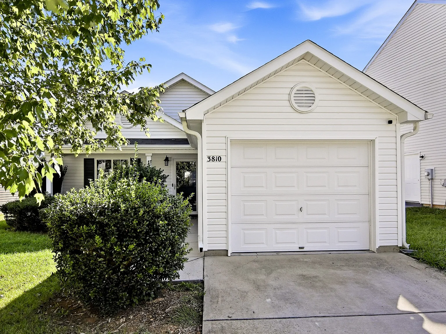 3 bed, 1276 sqft, $1,750 — Photo 2