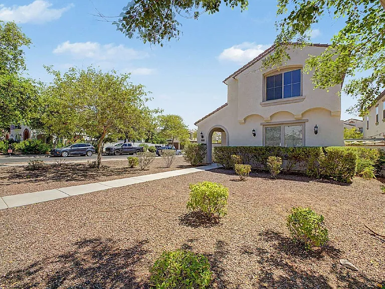 20515 W Maiden Ln — Photo 5