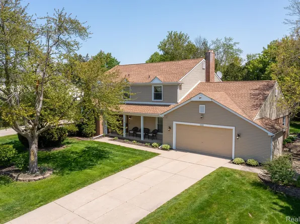 5389 Vincennes Dr, Bloomfield Hills, MI 48302