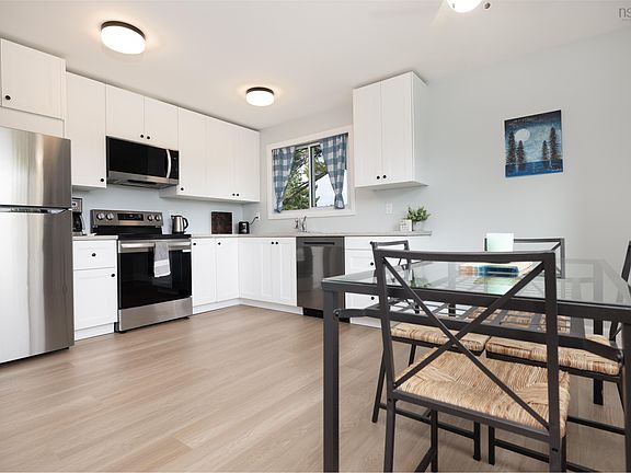 5th image of 49 Churchlake Dr