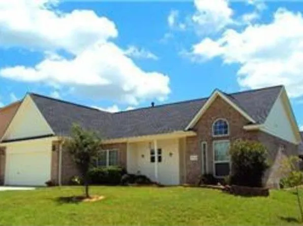 2013 Royal Ct, Bellville, TX 77418